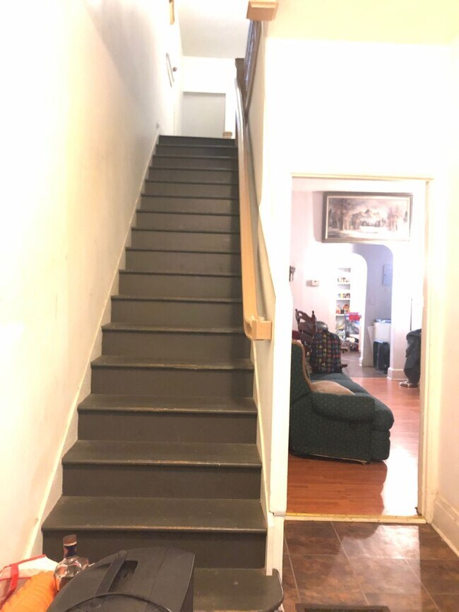 Photo - 166 Robinson St Unit 1
