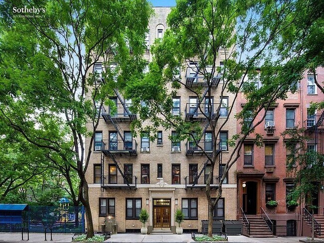 Photo - 342 W 21st St Unit 1D