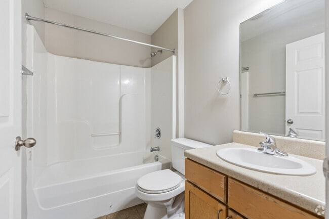 3BR, 2BA - 1,106SF - Primary Bathroom