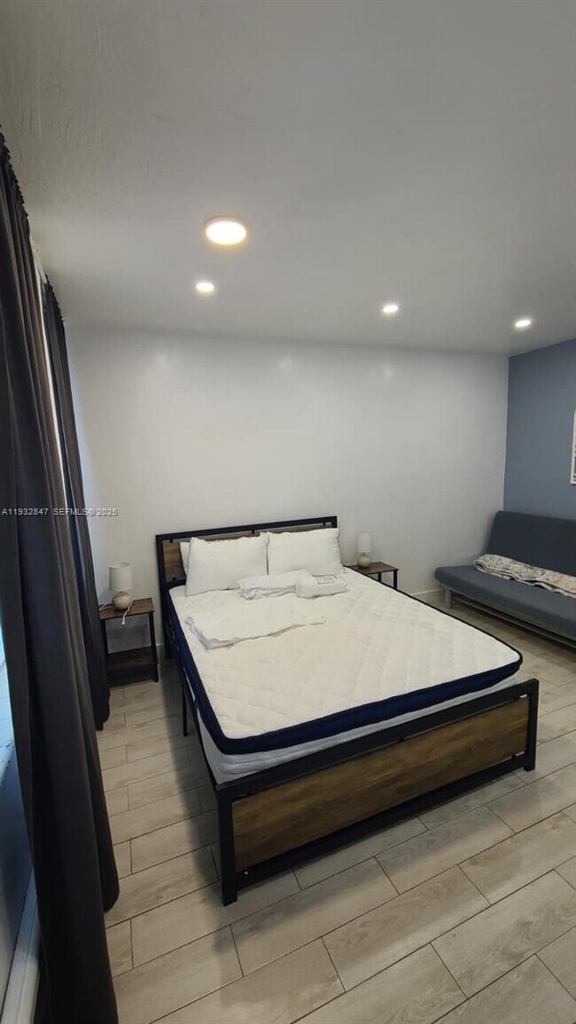 Photo - 761 Euclid Ave Unidad 7