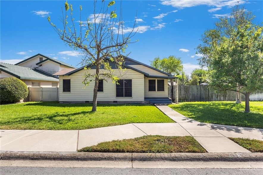 25 W Kelly Ave