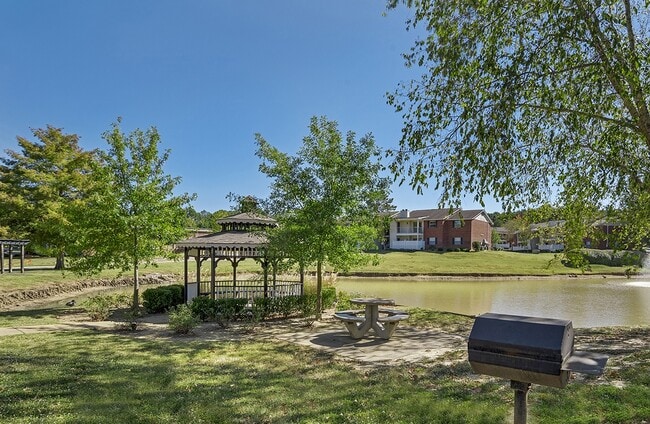 Arbors at Natchez Trace Apartments