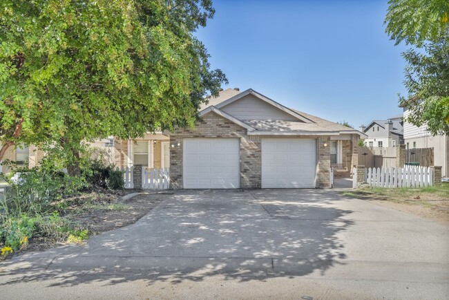 Building Photo - 710 Claremont Pky Unit B