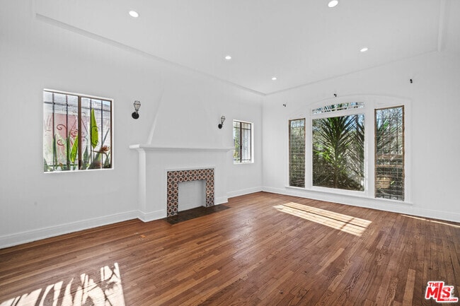 Building Photo - 2826 Somerset Dr Rental