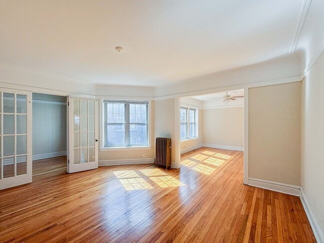 Building Photo - 3821 N Lawndale Ave Unit 1