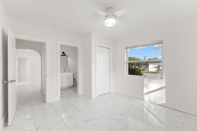 Photo - 211 37th St S