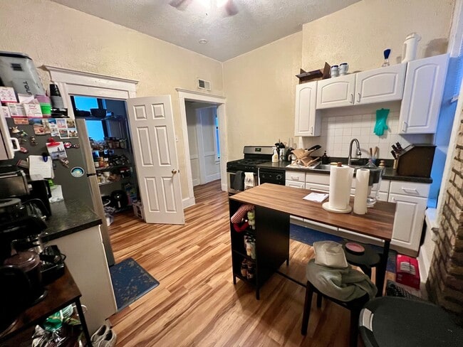 Photo - 2850 N. Clark Street Apartments