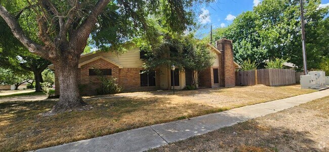 Building Photo - 15902 Oak Mountain Dr Rental
