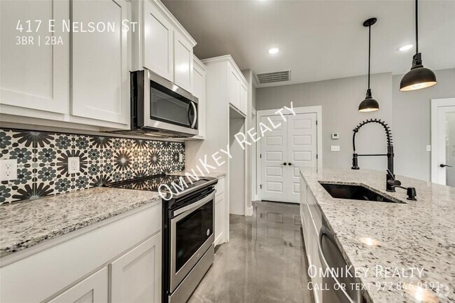 Building Photo - 417 E Nelson St Rental