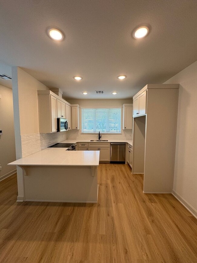 Photo - 3 Bed | 2 Bath Luxury Duplex | The Flats o...