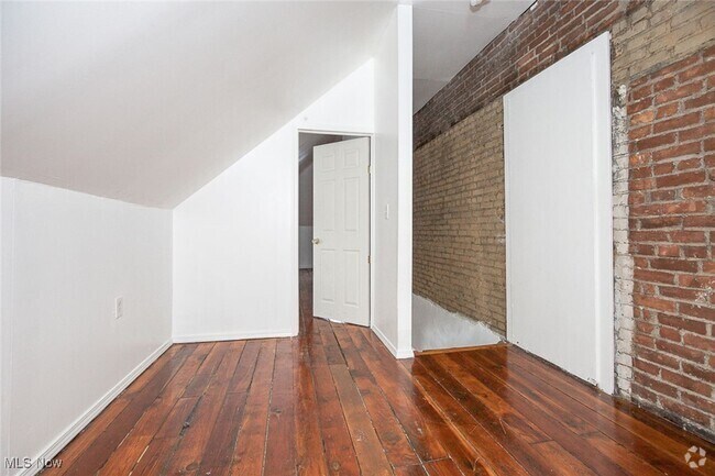 Building Photo - 6911 Franklin Blvd Rental