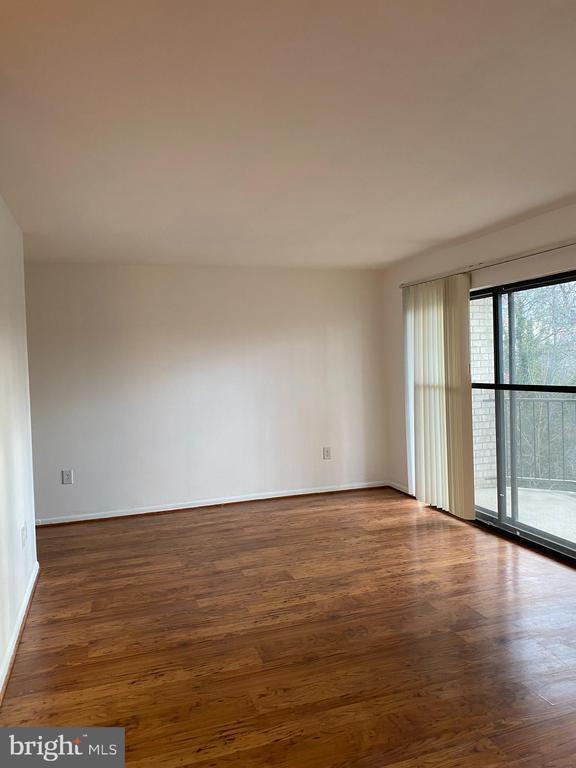 Building Photo - 6998 Hanover Pkwy Unit 3