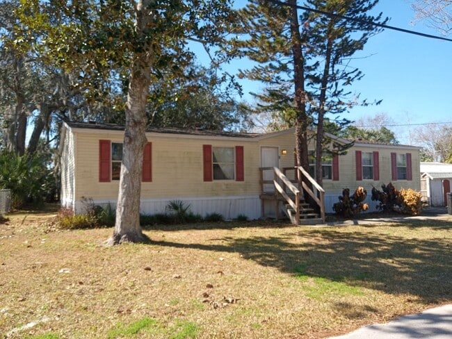 Building Photo - 3 Bed 2 Bathroom Single Family