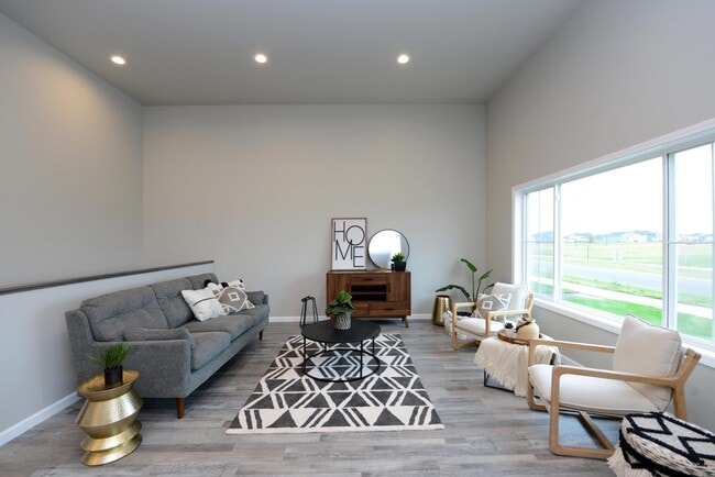 Photo - 824 United Dr