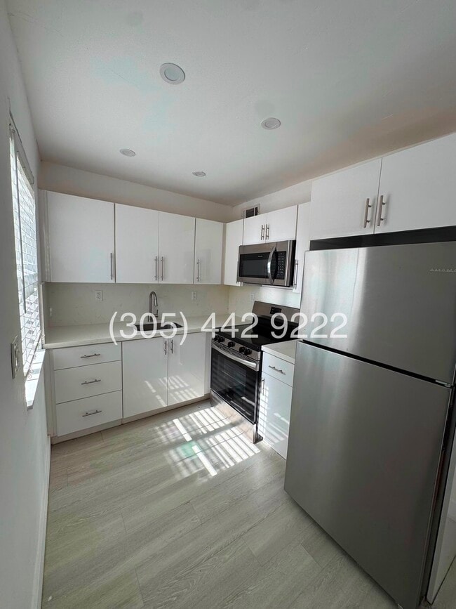 Building Photo - 15 Sidonia Ave Unit 2