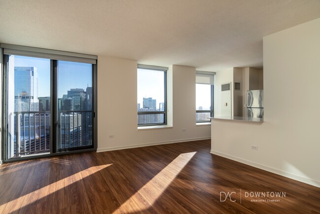 Building Photo - 550 N Kingsbury St Unit 1203 Rental