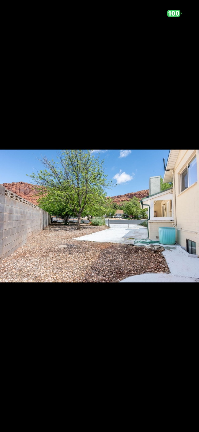 Building Photo - 461 Diagonal St