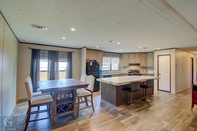 Photo - 4BD/2BA home with fenced back yard.