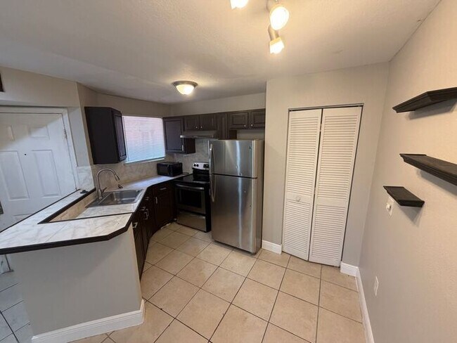 Cozy 1 Bedroom/1 Bathroom Near Millennium Mall!