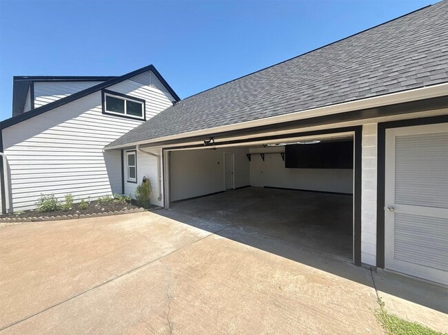 Photo - 7711 Meadowvale Dr