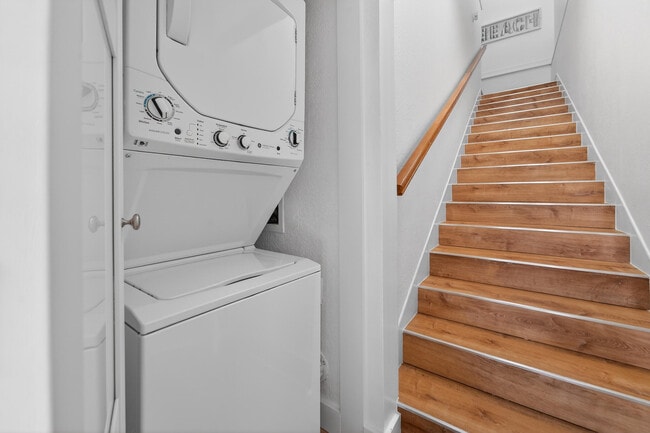 Photo - 300 E 24th St