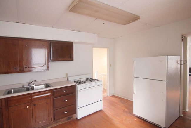 Photo - 313 Peebles St Apartments Unit 2