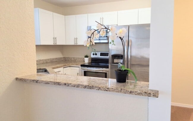 Building Photo - Beautiful Winter Park 2/2 Condo on the fir... Unit 71