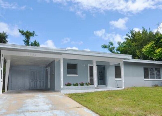 1332 Hillcrest Dr