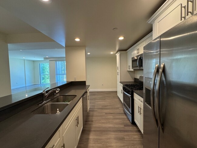 Photo - 14934 Burbank Blvd Unidad 202