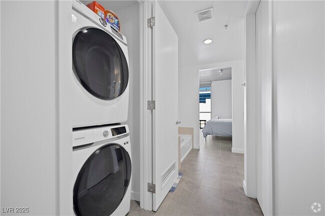 Building Photo - 353 E Bonneville Ave Unit 505 Rental