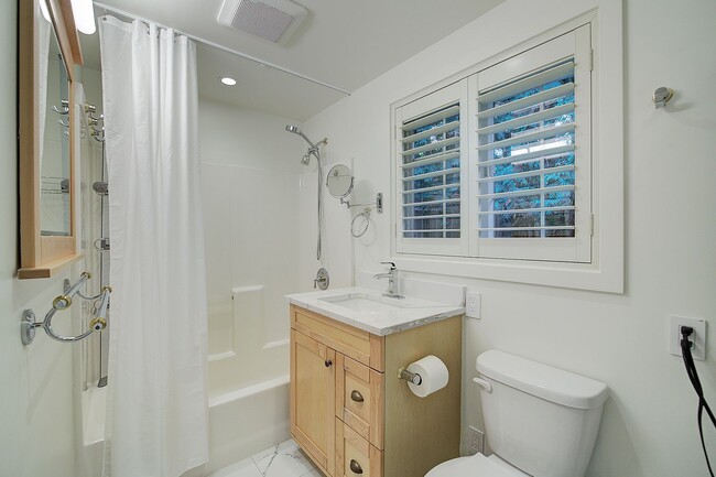 Photo - 3bd/2ba Mercer Island Home