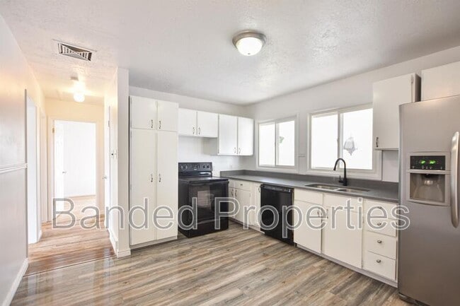 Photo - 4739 S 300 W