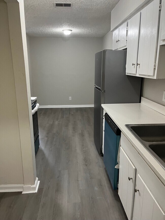 Photo - 2925 Chatsworth Rd Unit D