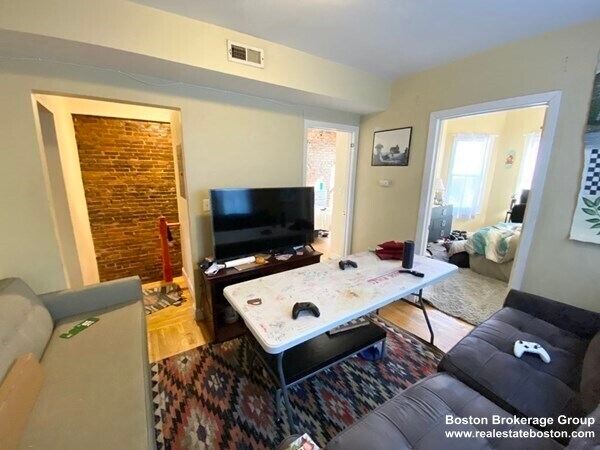 Photo - 733 Parker St