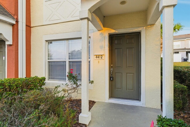 Photo - FREE DECEMBER**Beautiful 2 Bd 2 1/2 bath Corner unit in Wynchase!!NO APPLICATION FEES