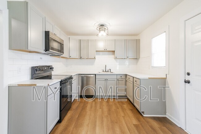 Photo - 929 Cantwell St