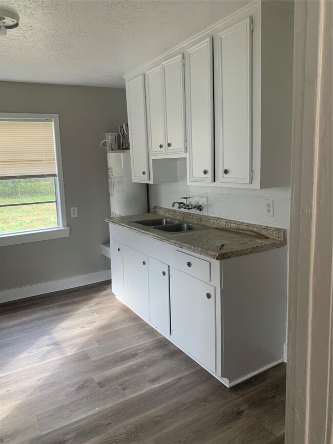 Photo - 10109 Palestine St