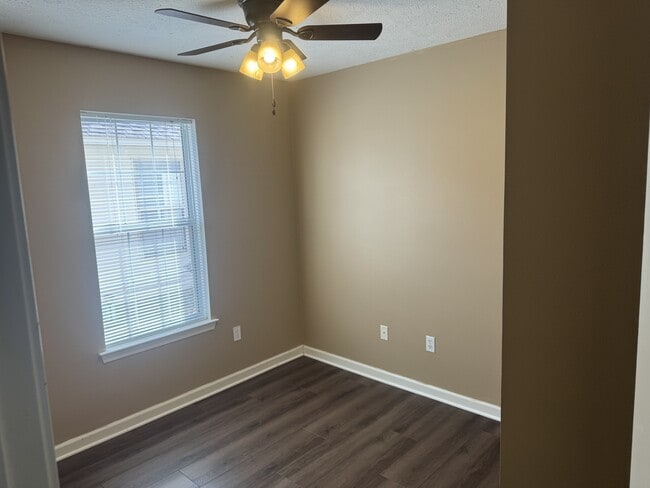 Photo - 3915 Ledbetter Dr