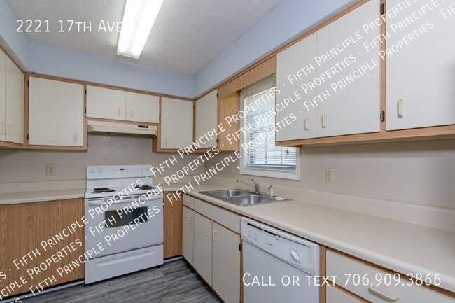Building Photo - 2221 17th Ave
