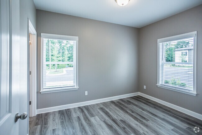 2 BR, 2 BA - 1000 SF