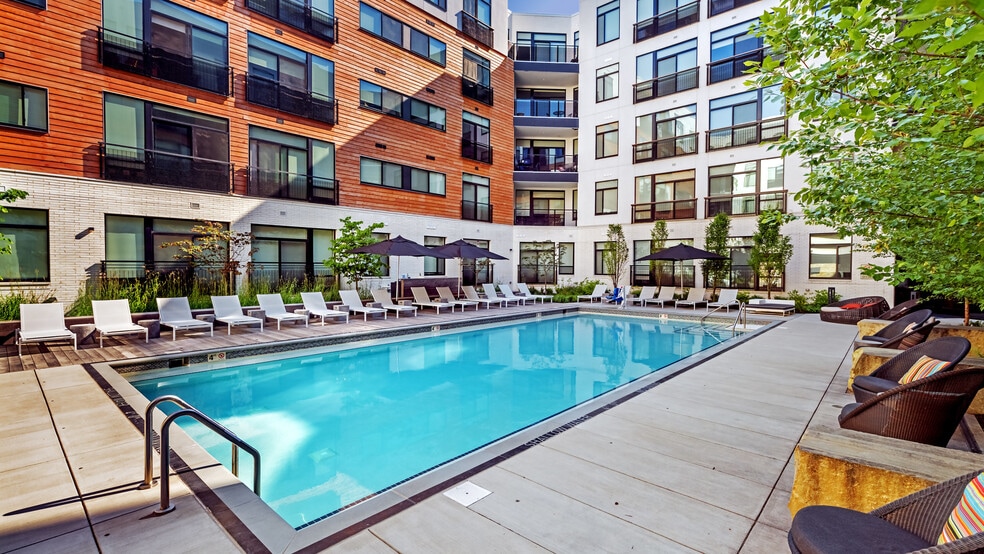 Pittsburgh Luxury Pool - Eastside Bond Apartments