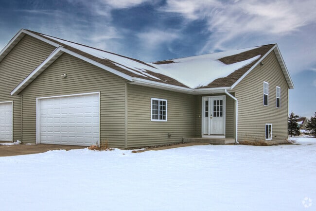 Building Photo - 5515 165th St Rental