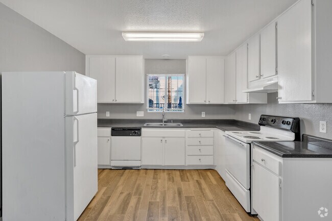 2BR, 2BA - 1080SF - Kitchen - San Jacinto Racquet Club