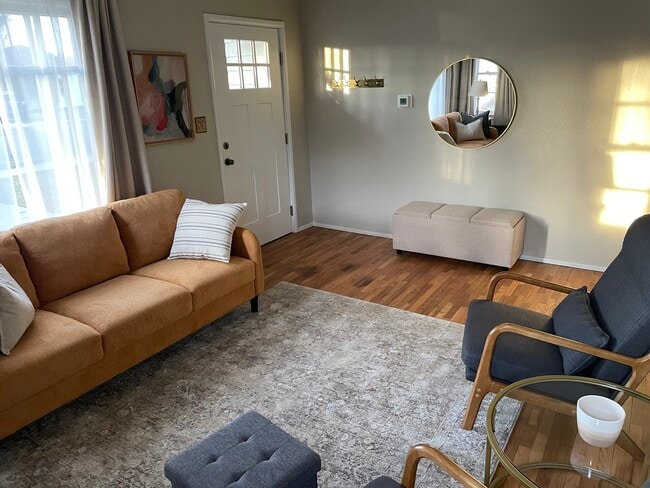 Photo - 829 Custer Ave