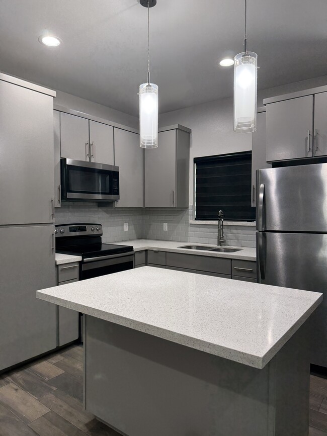 Photo - 1414 S Iris ST Unidad Carmel Estates