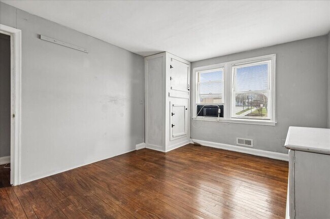 Photo - 3914 Erdman Ave