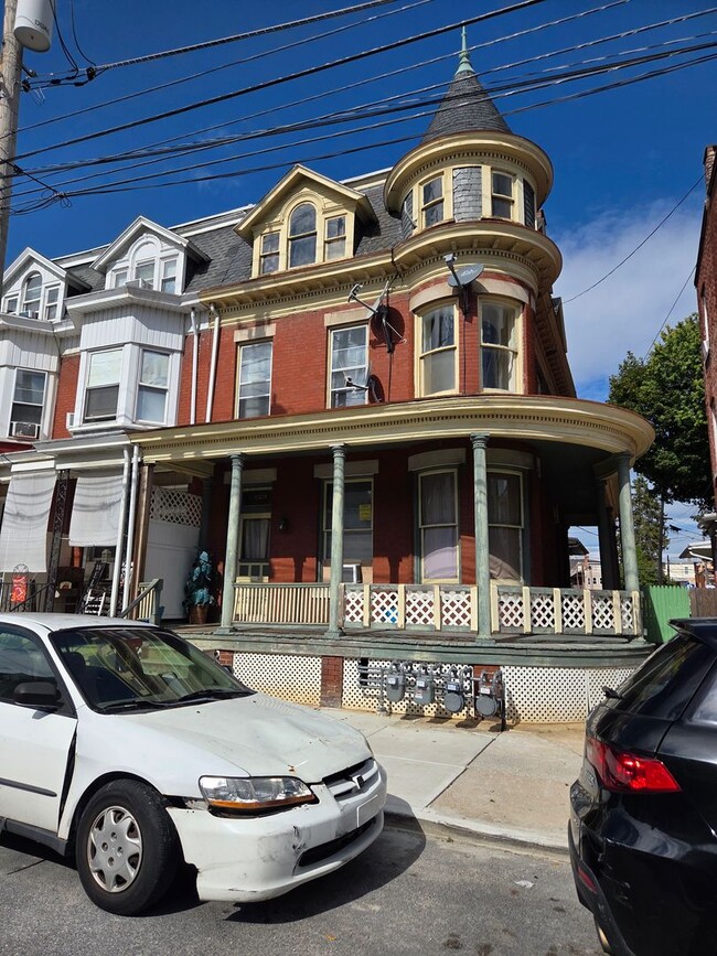 Building Photo - 623 W King St Unit 623 W KING ST. #2FL