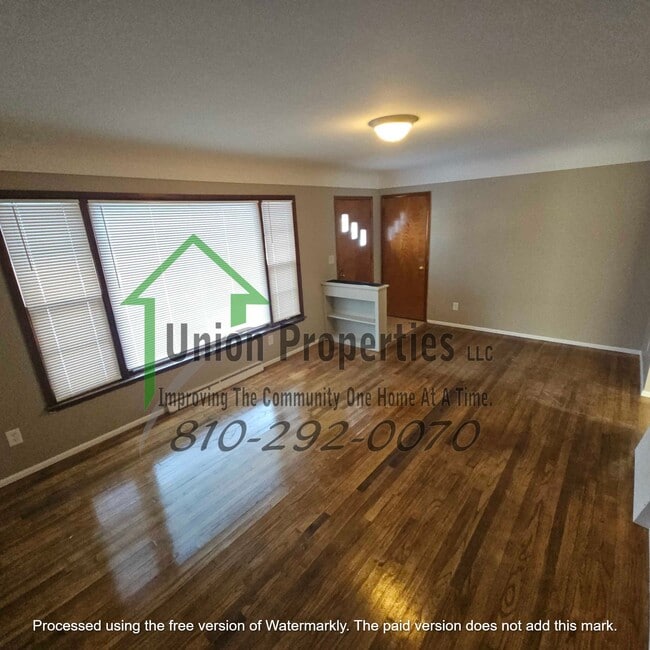 Photo - 3033 Pine Grove Ave