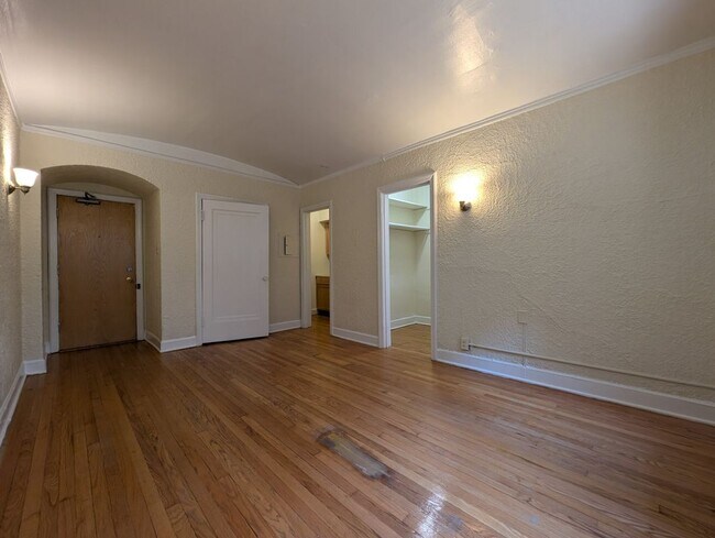 Building Photo - 536 W Arlington Pl Unit 117