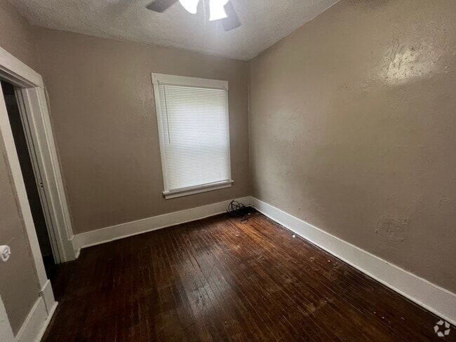 Building Photo - 224 S Clark St Rental